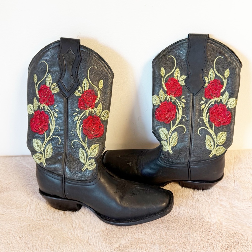 Black Western Heeled Boots with Red Rose Embroidery